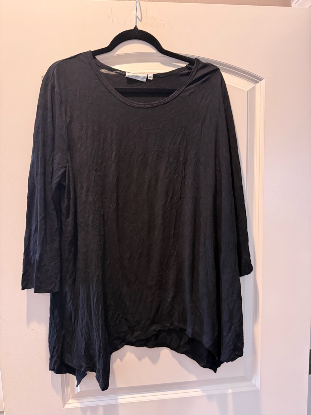Relaxed Black Long-Sleeve Tunic Top